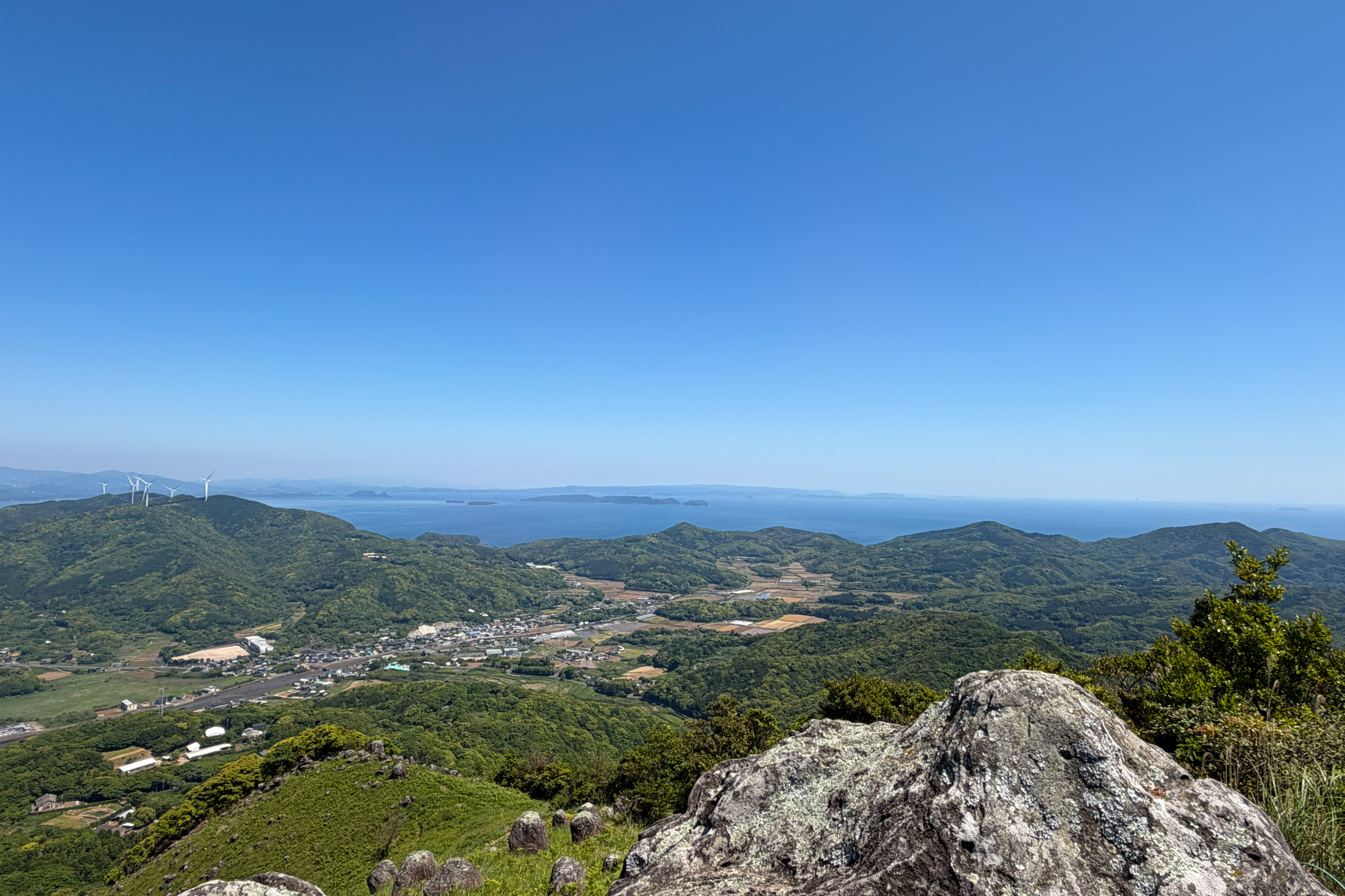 佐志岳の山頂と草原